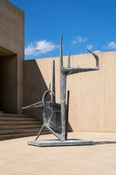 Jacques MOESCHAL (1913-2004) Formes dans l’espace, 1958 Grande sculpture en plomb en deux pièces… – kavel bij Galerie Moderne, Elsene (Brussel)