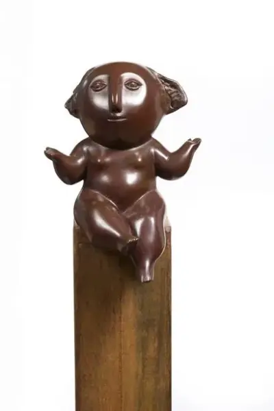Odile KINART (1945-*) Jeune fille assise aux bras ouverts Bronze à patine brune Monogrammé… – kavel bij Galerie Moderne, Elsene (Brussel)
