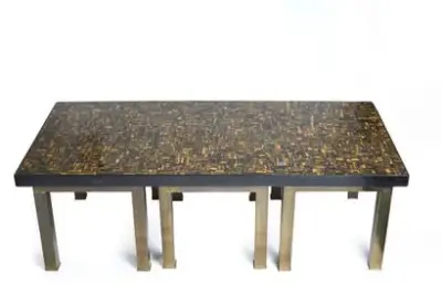 Ado CHALE (1928-2025) Table basse Mosaïque en résine epoxy incrustée d'oeil-de-tigre et nacre Piétement… – kavel bij Galerie Moderne, Elsene (Brussel)