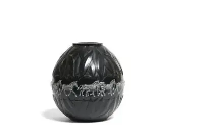 Marie-Claude LALIQUE (1935-2003) Vase "Tanzania zebra", 1991 Verre Inscriptions sous la base: "Lalique… – kavel bij Galerie Moderne, Elsene (Brussel)