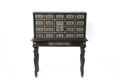 Travail italien du XVIIe siècle Cabinet en bois noirci avec incrustation d'ivoire et d'os… – kavel bij Galerie Moderne, Elsene (Brussel)