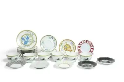HERMÈS Paris Lot d'assiettes, tasses et sous-tasses – kavel bij Galerie Moderne, Elsene (Brussel)
