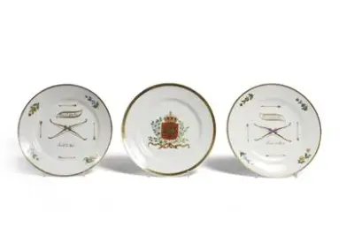 Travail bruxellois du XIXe siècle Lot de trois assiettes – kavel bij Galerie Moderne, Elsene (Brussel)