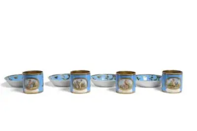 Dagoty à Paris Série de quatre tasses et sous-tasses en porcelaine de Paris à… – kavel bij Galerie Moderne, Elsene (Brussel)