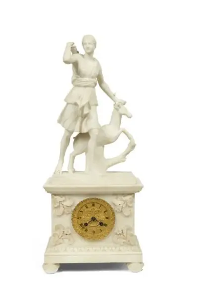Travail d'époque Charles X (1824-1830) Diane chasseresse Pendule en albâtre sculpté représentant Diane chasseresse… – kavel bij Galerie Moderne, Elsene (Brussel)