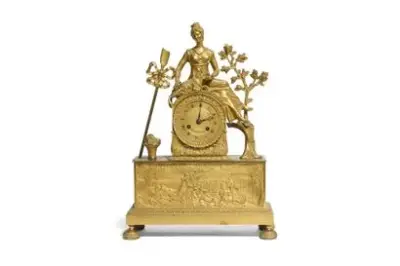 Travail d'époque Empire (1804-1815) Pendule en bronze doré à décor de scène mythologique représentant… – kavel bij Galerie Moderne, Elsene (Brussel)