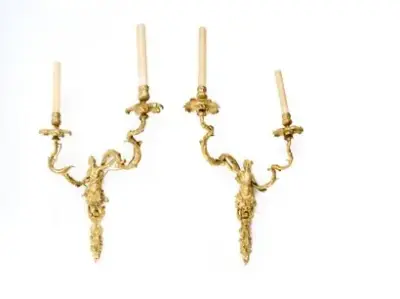 Travail français du XIXe siècle Paire d'appliques en bronze doré à deux bras de… – kavel bij Galerie Moderne, Elsene (Brussel)