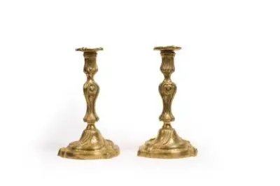 Travail du XIXe siècle Paire de bougeoirs en bronze doré de style Louis XV… – kavel bij Galerie Moderne, Elsene (Brussel)