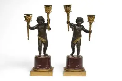 André-Antoine RAVRIO (1759-1814) Paire de candélabres en bronze ciselé à double patine reposant sur… – kavel bij Galerie Moderne, Elsene (Brussel)