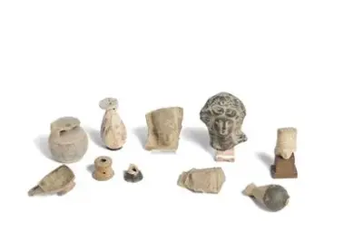 Grèce antique Lot de terres cuites diverses Anciennes étiquettes de collection Dimensions de 3… – kavel bij Galerie Moderne, Elsene (Brussel)
