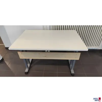 Schreibtisch – kavel bij Justiz-Auktion, Recklinghausen
