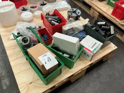 Various lathe tooling and equipment – kavel bij Dome Auctions, Viernheim