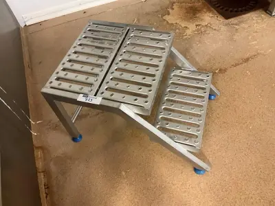 Industrial step ladder – kavel bij Dome Auctions, Kingersheim