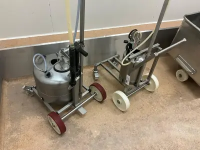 W&VE Set of 2 Gilding Sprayers – kavel bij Dome Auctions, Kingersheim