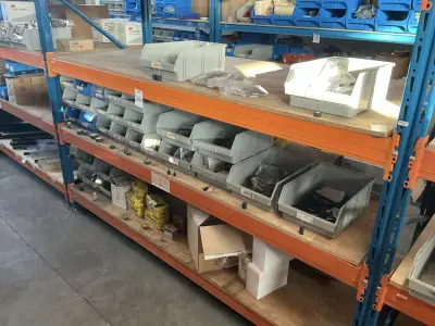 Diverse polijst en slijp materialen – kavel bij Dome Auctions, Rotterdam