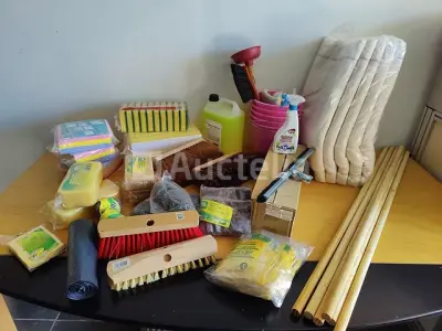 Partij 1 van schoonmaak- en onderhoudsapparatuur – 24 artikelen - 187 stuks – kavel bij Auctelia, Herstal