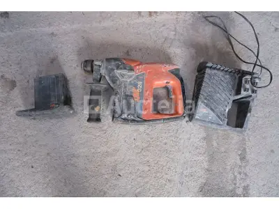 Batterij-aangedreven chiphamer Spit 328 – kavel bij Auctelia, La Louvière