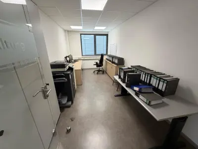 Various office inventory – kavel bij Dome Auctions, Höhenkirchen-Siegertsbrunn