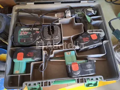 Hitachi schroefmachine met 3 battery van 18V – kavel bij Auctelia, Hasselt