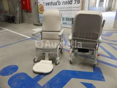 8 Loungestoelen op wielen – kavel bij Auctelia, Tournai