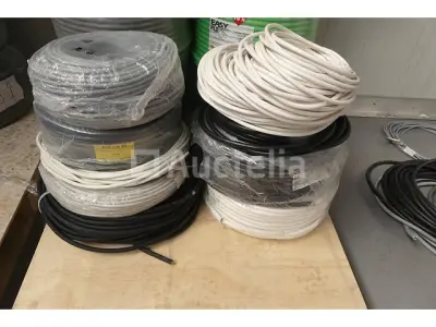 Elektrische kabel – kavel bij Auctelia, Braine-l'Alleud
