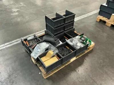 Fastening material – kavel bij Dome Auctions, Viernheim