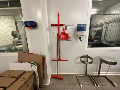 Cleaning Supplies Set – kavel bij Dome Auctions, Kingersheim