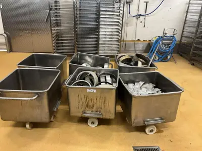 Set of 6 stainless steel bins with contents – kavel bij Dome Auctions, Kingersheim