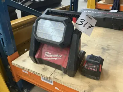 Milwauke Accu lamp – kavel bij Dome Auctions, Rotterdam