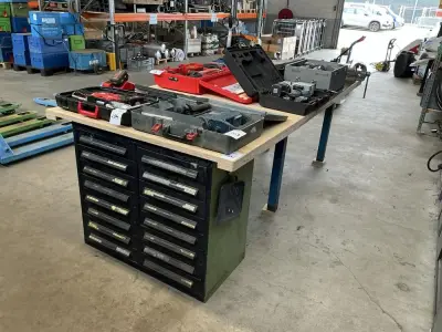 Werktafel met gereedschapskast – kavel bij Dome Auctions, Rotterdam
