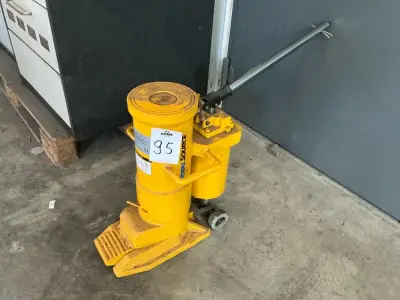 2020 Total Source KRIM0003 Machine jack – kavel bij Dome Auctions, Höhenkirchen-Siegertsbrunn