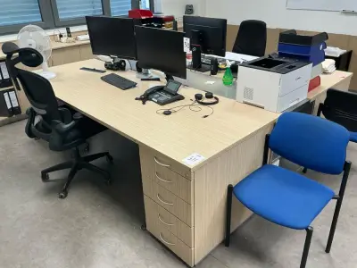 Desk setup (2x) – kavel bij Dome Auctions, Höhenkirchen-Siegertsbrunn