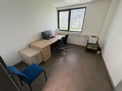 Various office inventory – kavel bij Dome Auctions, Höhenkirchen-Siegertsbrunn