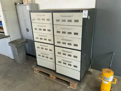 Metal cabinet (2x) – kavel bij Dome Auctions, Höhenkirchen-Siegertsbrunn