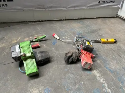 Elektrische kettingtakels (2x) – kavel bij Dome Auctions, Depot Deinze