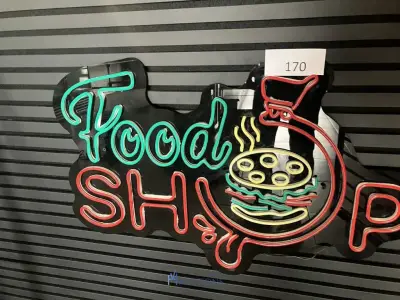 2 led displays FOOD SHOP – kavel bij VH Auctions, Belgium