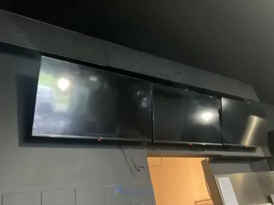 3 televisietoestellen OK – kavel bij VH Auctions, Belgium