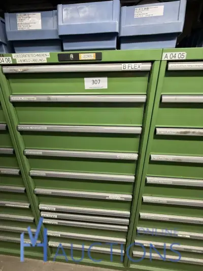 Partij onderdelen voor grijpers en in-mould-labeling – kavel bij VH Auctions, Belgium