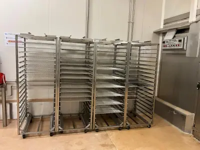 Set of 4 baking carts + a stainless steel workbench – kavel bij Dome Auctions, Kingersheim