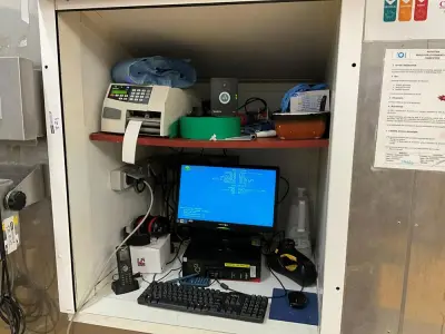 Computer Workstation – kavel bij Dome Auctions, Kingersheim