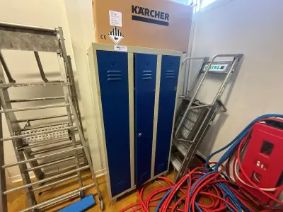 3-door closet – kavel bij Dome Auctions, Kingersheim
