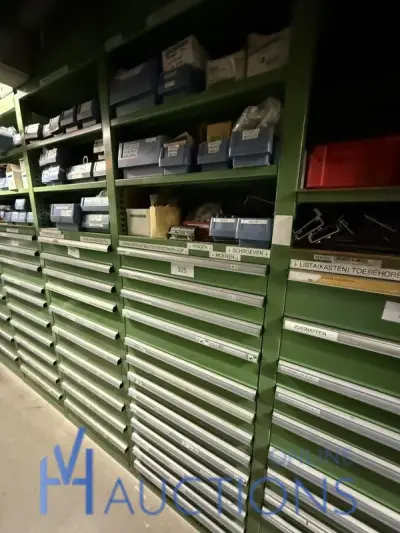 Partij zwarte inbusbouten, moeren en montagebeslag – kavel bij VH Auctions, Belgium