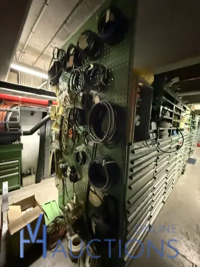 Lot of belts – kavel bij VH Auctions, Belgium