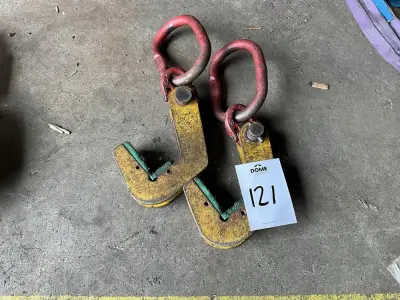 Hijhaak (2x) – kavel bij Dome Auctions, Rotterdam
