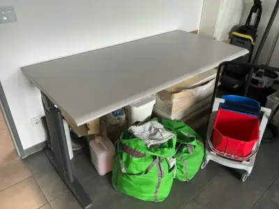 Various office inventory – kavel bij Dome Auctions, Höhenkirchen-Siegertsbrunn