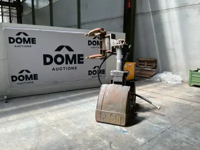Funderingsgrijper – kavel bij Dome Auctions, Depot Deinze