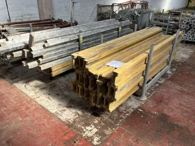 Metsersprofielen + bekistingsbalken – kavel bij Dome Auctions, Ronse