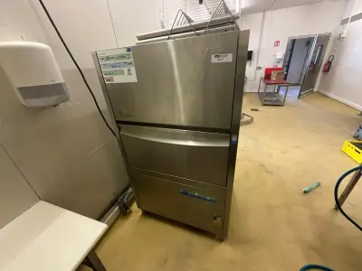 2015 MEIKO FESIA FV 130.2 Industrial Dishwasher – kavel bij Dome Auctions, Kingersheim