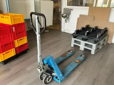 Pallet Jack – kavel bij Dome Auctions, Kingersheim