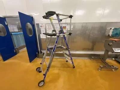 TUBESCA SHERPAMATIC Rolling Step Ladder – kavel bij Dome Auctions, Kingersheim